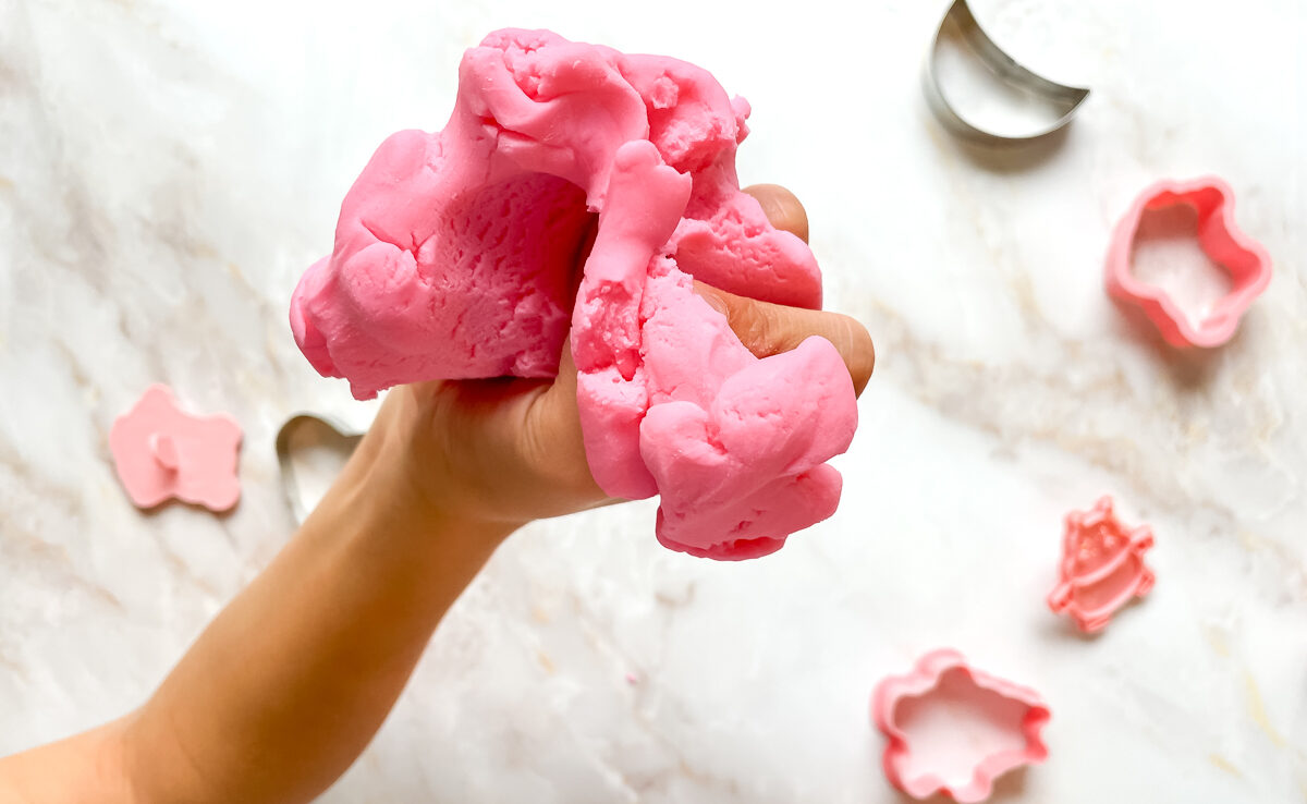 recette de pâte à modeler sans farine idéale pour les intolérants aux glutent par le blogue Wooloo