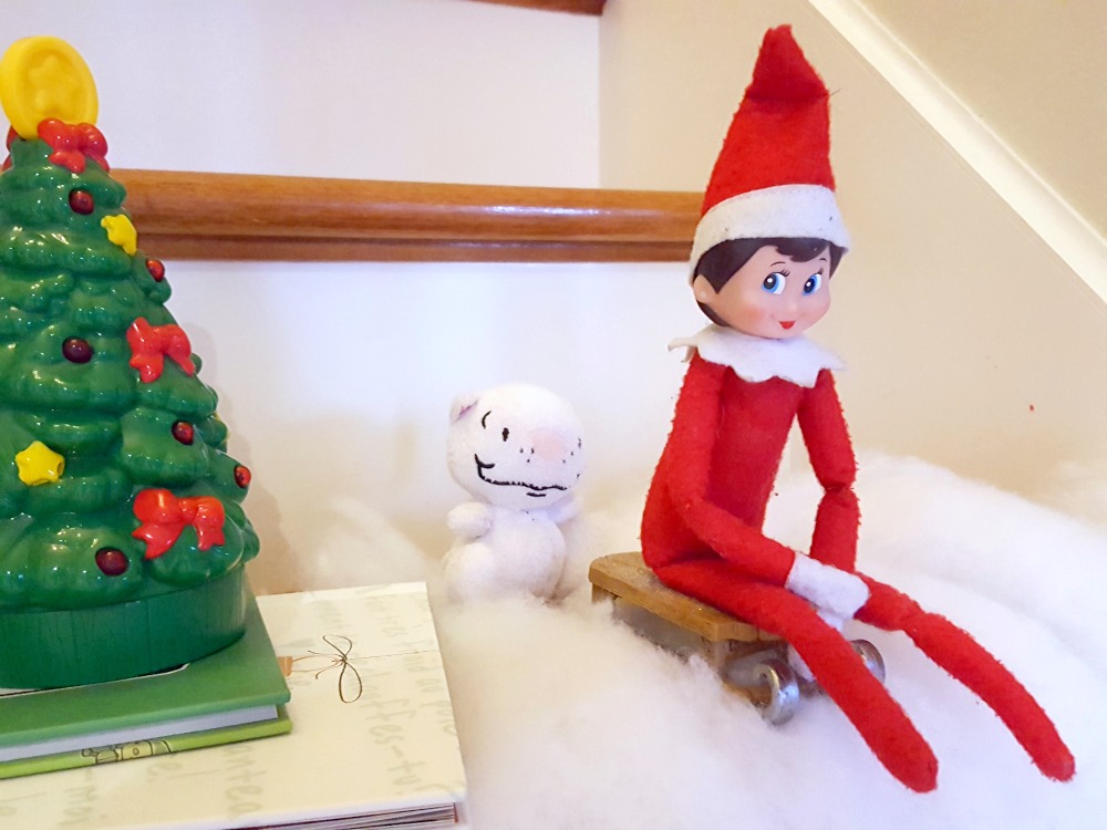 Le lutin fait de la luge / wooloo