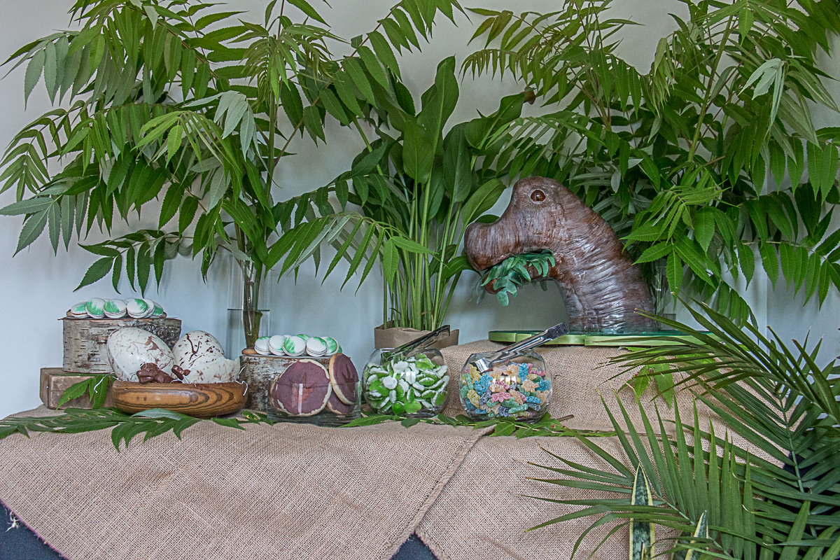 Anniversaire dinosaures : 6 idées pour la table de desserts