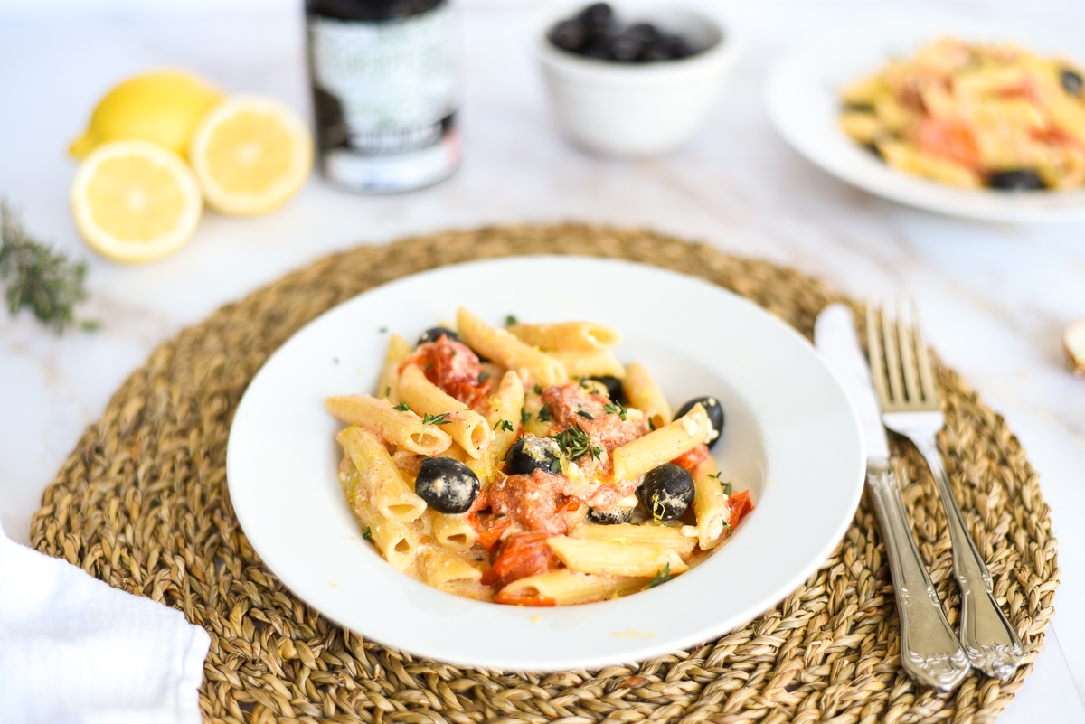 Pâtes-Tiktok-fromage-feta-tomates-olives-wooloo_entete