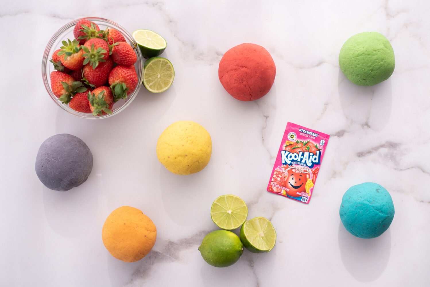 Recette de pâte à modeler au Kool-Aid qui sent les fruits par Wooloo le blogue.